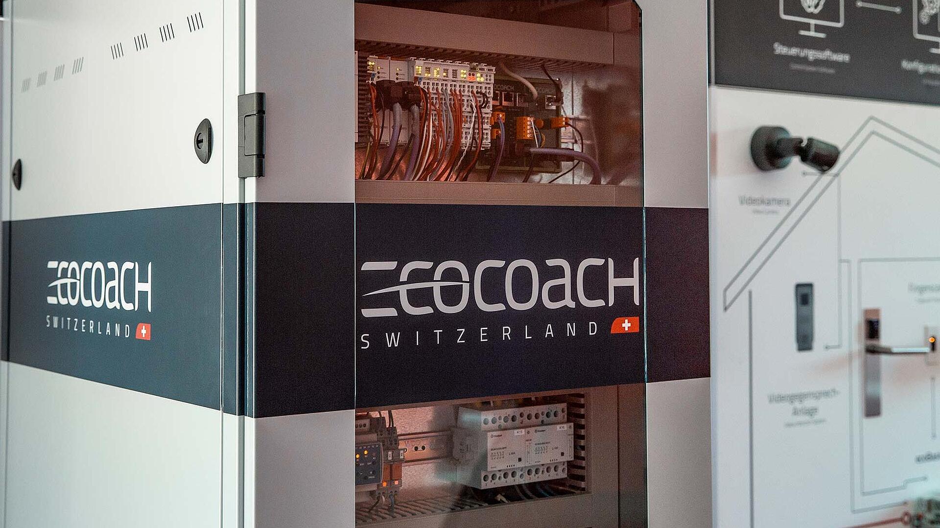 Der stationäre Batteriespeicher, ecoBatterysystem von ecocoach AG, in Betrieb