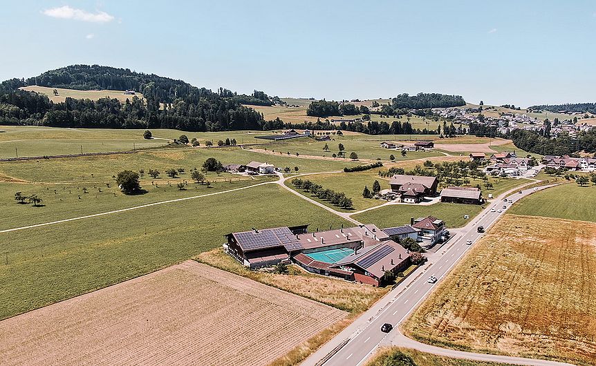 Drohnenaufnahme der Käserei Bräägg